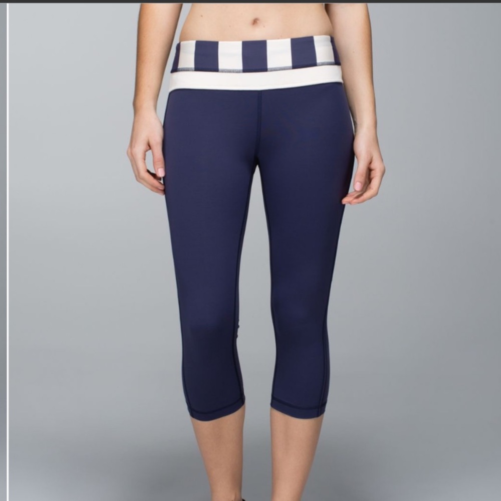 Lululemon navy capris 6